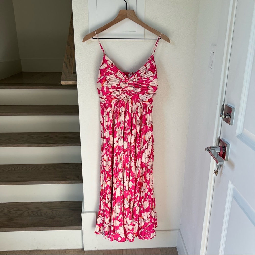 ASTR The Label Revolve Maeve Pleated Midi Dress in Pink Cream Floral - Picture 5 of 11